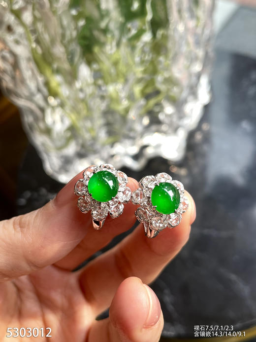 玻璃种艳绿蛋面耳钉【5303012】具体价格微信咨询 商品图5