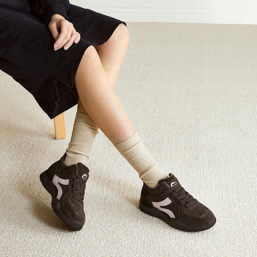 千百度复古加绒德训鞋女厚底增高保暖时尚运动休闲鞋A25601601 商品图4