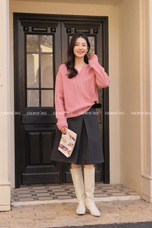 【门店同款】ENJOY冬季“暖冬知性”菱形格剪刀领针织上衣 168897667 商品图4