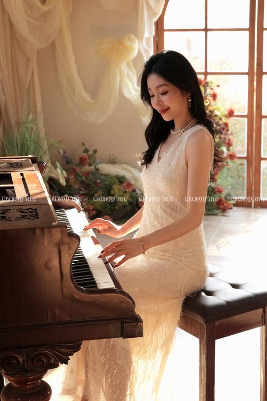 【门店同款】ENJOY春季鎏金梦境羽毛长裙 169150266 商品图2