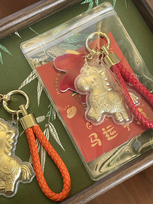 【拍2送赠品 新年必买！足金20mg！光谱仪可测】新年小马/财神  黄金钥匙扣 小金马包包挂件 手机挂绳 商品图12