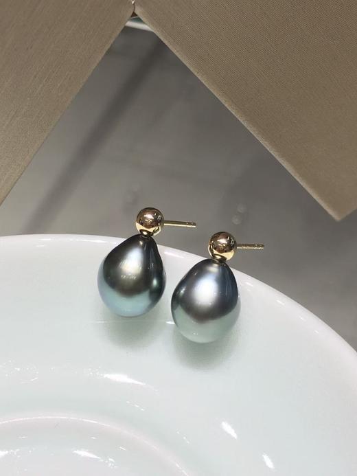 【私席真珠·新年盛宴】18k金镶大溪地黑珍珠耳针 9-10mm 水滴～椭圆 商品图1