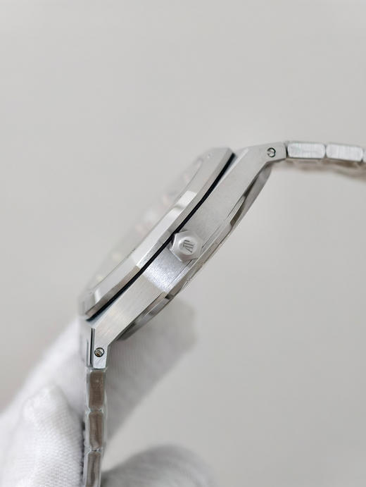 ZF.factory新作—AP爱彼皇家橡树系列16024—腕间的机械诗篇，奢华与工艺的共鸣！
【壳套】高辨识度的八角形39MM表壳，采用先进的CNC数控加工技术对精钢原料进行初步切割与塑形❗️❗️❗️ 商品图2
