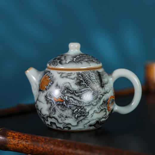 问鼎鼎峰系列天青龙胆壶（墨彩龙纹） 商品图3