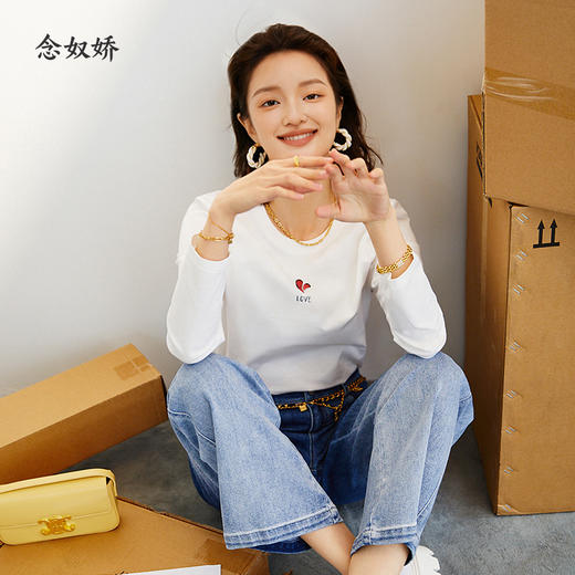 【商场同款】CNA5299 “心动针织衫”柔和的本白色调，雅致自然,低调含蓄 白色珠绣圆领长袖T恤 商品图5