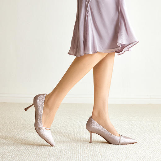 千百度钻带超细高跟鞋女2026春季新款尖头宴会约会斩男浅口单鞋A26125033 商品图2