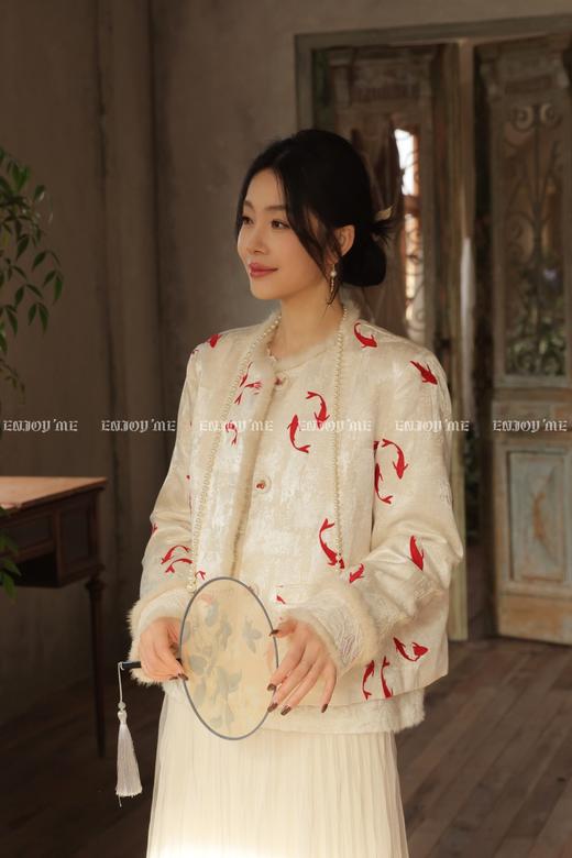 【门店同款】ENJOY冬季“烟火漫春”锦鲤满堂中式羽绒外套 168995970 商品图2