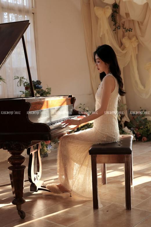 【门店同款】ENJOY春季鎏金梦境羽毛长裙 169150266 商品图4