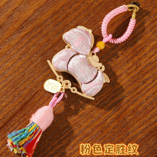 马年爆火！九华山祈福！九华山宋锦马上暴富挂件 甄选非遗宋锦 匠人手工裁片 四款纹样可选【3-5天工期】（xn） 商品图11