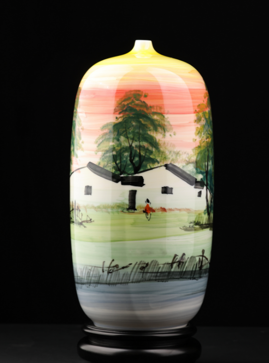 釉下五彩春赏瓶