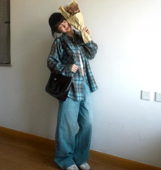 老米优品🎈3-5天。清新又复古！《蓝色调格纹oversize长袖衬衫》宽松落肩剪裁，不挑肩宽身形，显瘦效果一绝。CY260105A 商品图6