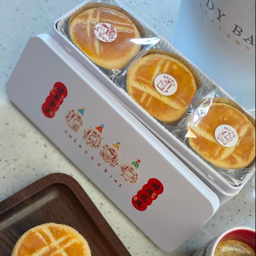 【甜久荟 法式布列塔尼酥饼 （原味9个独立包装+新年装饰）】与可丽饼并称法国布列塔尼的二大“名饼“ 追求超酥松的口感和漂亮的蕾丝边 百年法国宫廷名点  金色表皮酥香可口 人气超高的常温伴手礼和日常点心 商品图2