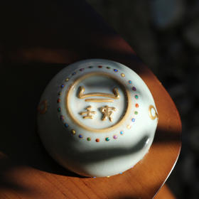 问鼎汝瓷鼎峰系列天青壬寅七宝战鼓杯（描金）