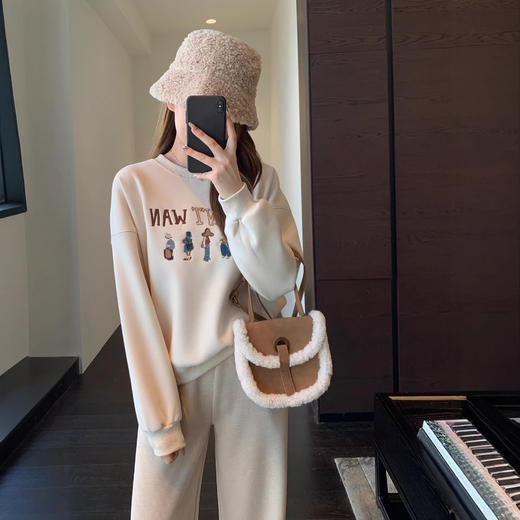 时髦减龄！加绒圆领卡通刺绣正肩卫衣外套女上衣2026冬新款！ 商品图0