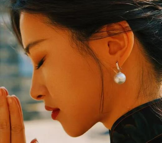 【私席真珠·新年盛宴】朱珠同款18k金镶钻澳白珍珠耳钩11-12mm 圆 商品图5