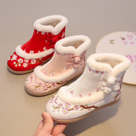 苏城纪【梅花】女童汉服鞋古风汉服靴子冬季加绒棉鞋： “梅花靴” 直接把新年氛围感焊在脚上！🌸红 / 粉 / 白三色美到犯规！ 商品图0