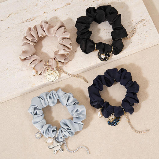 大英博物馆 欧洲文化艺术系列 天鹅棋盘系列 缎面小肠发圈 商品图1