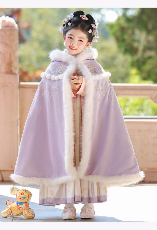 苏城纪【安澜】2025冬季新款中国风新中式拜年服：精致刺绣搭配紫色，清新淡雅的颜色冬日氛围感十足，仿佛冬日里的暖阳，温柔的包裹着孩子们的童真梦想 商品图4