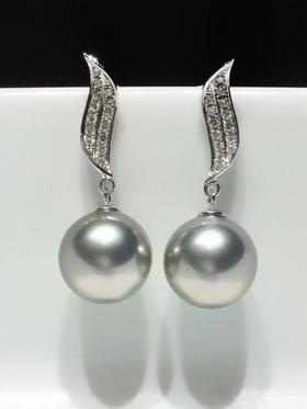 【私席真珠·新年盛宴】18K金镶钻灰珍珠耳针，11mm
