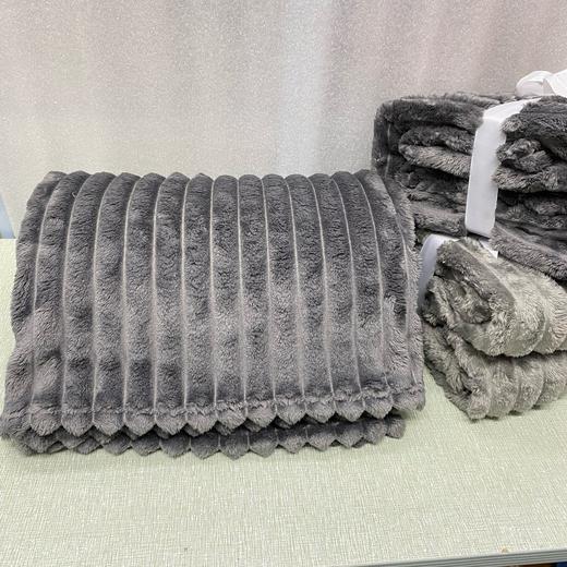 抽条法兰绒毛毯  加厚保暖毛毯办公午睡💤沙发盖毯 商品图3