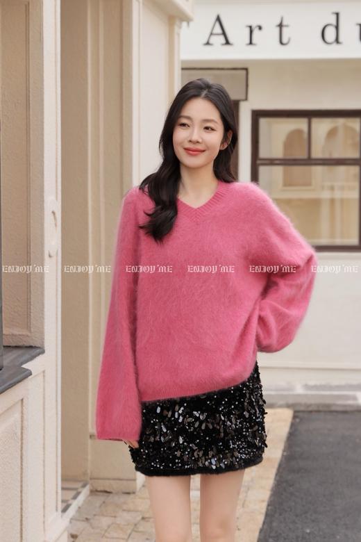 【门店同款】ENJOY冬季“暖冬软糖”羊毛拉毛V领针织上衣 168993288 商品图2