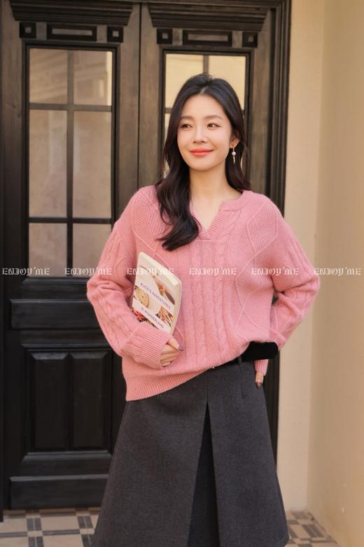 【门店同款】ENJOY冬季“暖冬知性”菱形格剪刀领针织上衣 168897667 商品图1