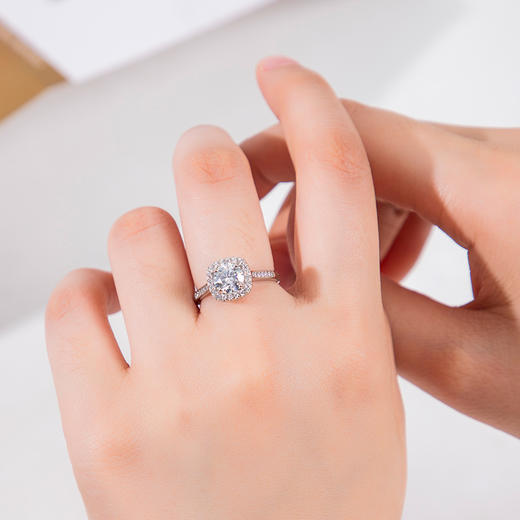 胖*来爆款 AOFI 一克拉莫桑钻 小方糖 戒指/项链（3-5天发货） 商品图3