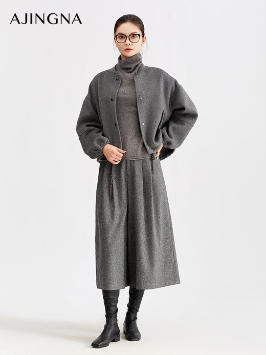 【商场同款】阿菁娜冬季新款设计感宽松夹克格雷色落肩短款橡根袖口四合扣裁缝解构风外套A30Q206008 商品图3