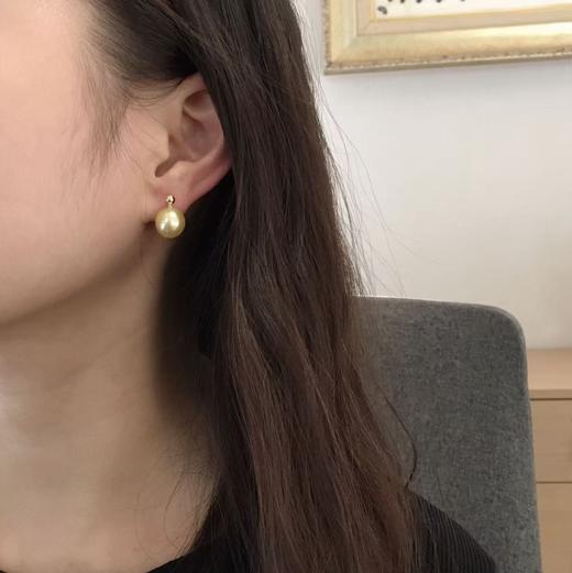 【私席真珠·新年盛宴】18k金镶南洋金珍珠耳针 9-10mm 椭圆 商品图3