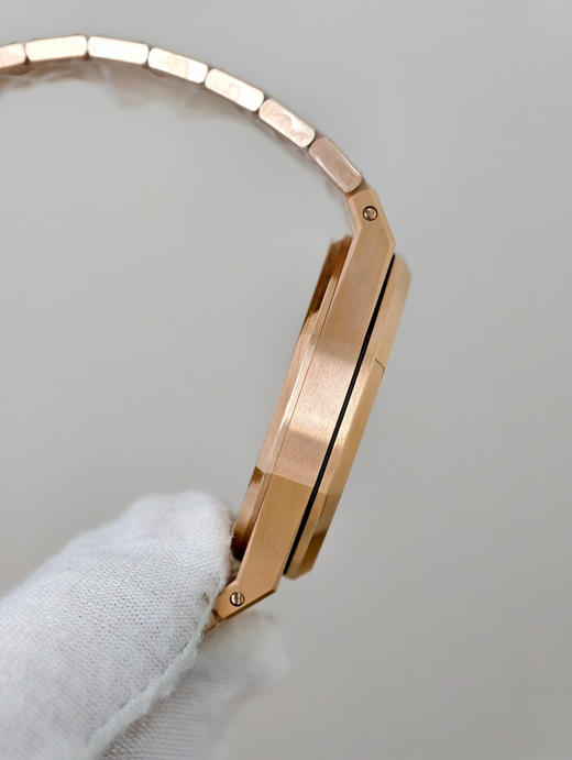 ZF.factory新作—AP爱彼皇家橡树系列16024—腕间的机械诗篇，奢华与工艺的共鸣！
【壳套】高辨识度的八角形39MM表壳，采用先进的CNC数控加工技术对精钢原料进行初步切割与塑形❗️❗️❗️ 商品图7