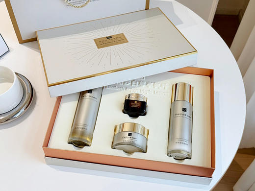 雅诗兰黛（UK）伊丽莎白🍁胶原紧致四件套  精美礼盒送礼很合适 商品图1