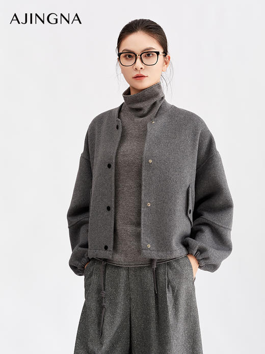 【商场同款】阿菁娜冬季新款设计感宽松夹克格雷色落肩短款橡根袖口四合扣裁缝解构风外套A30Q206008 商品图2