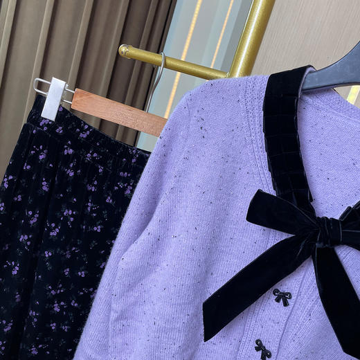 奢姿大码女装2025冬季蝴蝶结V领两件套胖妹妹减龄碎花设计套装9954991104AB 商品图1