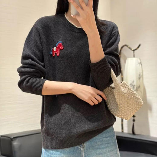 新年本命年【小马布贴羊毛衫】开团啦！经典圆领版型，不挑身材不挑肩，小个子/微胖姐妹都能穿！ 商品图3