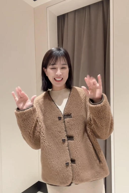 15-1 原材渠道货 小禾 骆驼绒绵羊毛混纺 轻中式 泰迪短大衣 轻盈保暖 优雅大气 商品图4