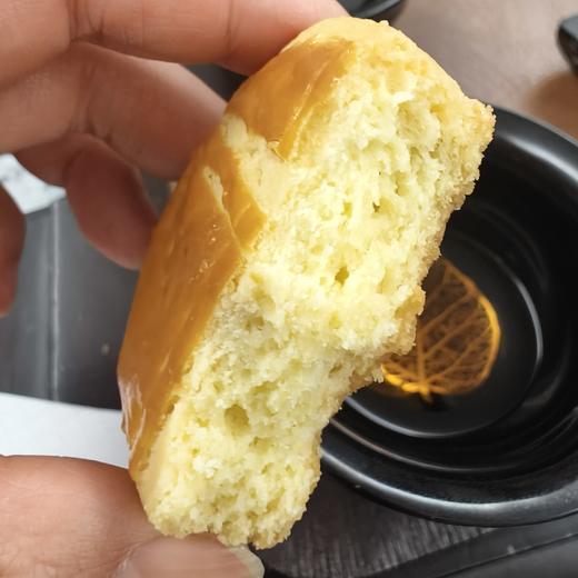 【甜久荟 法式布列塔尼酥饼 （原味9个独立包装+新年装饰）】与可丽饼并称法国布列塔尼的二大“名饼“ 追求超酥松的口感和漂亮的蕾丝边 百年法国宫廷名点  金色表皮酥香可口 人气超高的常温伴手礼和日常点心 商品图9