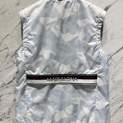 新款男士轻量级防水防风背心来了！高品质原厂出❗️不行了太好看了，设计太特别了，看起来薄薄的一件却能防水防风，功能性十足，个性时尚的特色印花图案，真的很飒。 商品图4