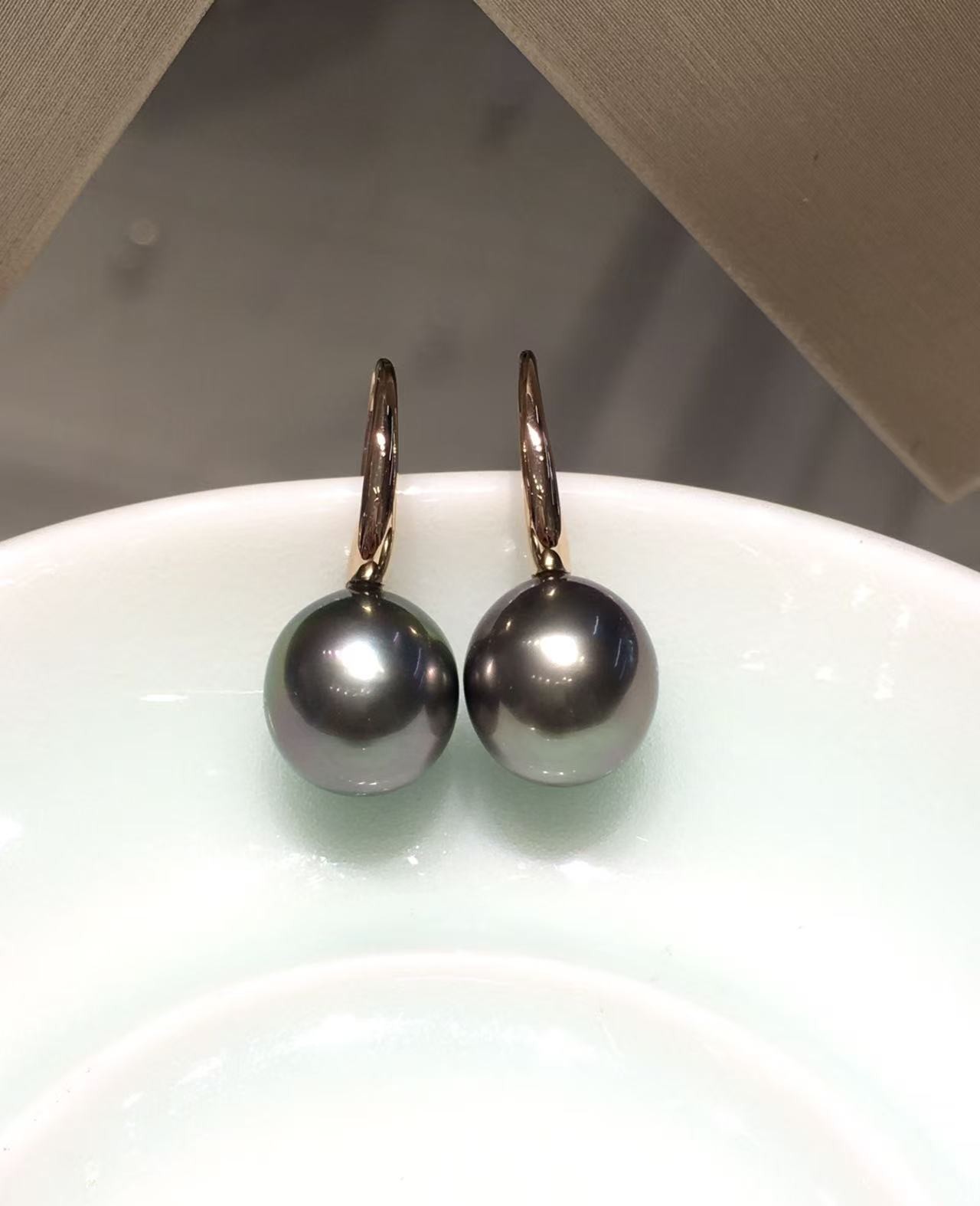 【私席真珠·新年盛宴】18k金大溪地黑珍珠耳环9-10mm 椭圆