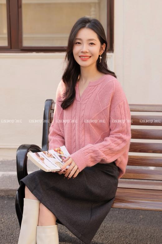 【门店同款】ENJOY冬季“暖冬知性”菱形格剪刀领针织上衣 168897667 商品图7