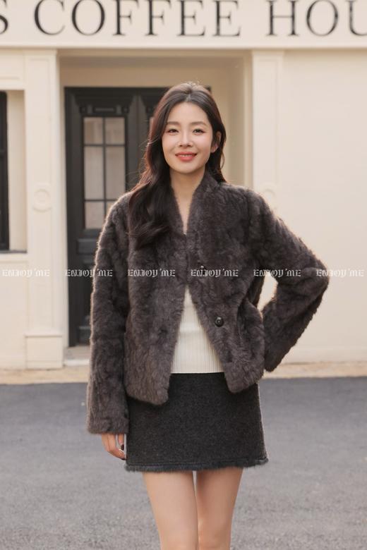 【门店同款】ENJOY冬季“暖冬软糖”无领两粒扣毛毛外套 168898926 商品图0