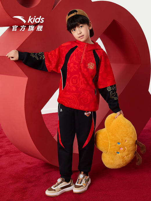 安踏男童新年套装2026款连帽卫衣卫裤时尚宽松两件套印花喜庆套装352618750 商品图3