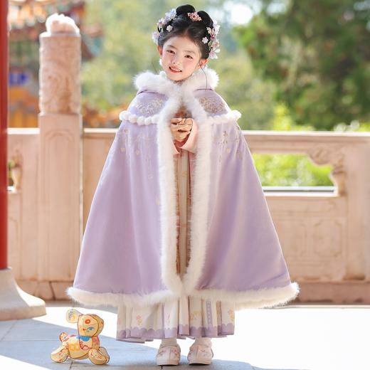 苏城纪【安澜】2025冬季新款中国风新中式拜年服：精致刺绣搭配紫色，清新淡雅的颜色冬日氛围感十足，仿佛冬日里的暖阳，温柔的包裹着孩子们的童真梦想 商品图3