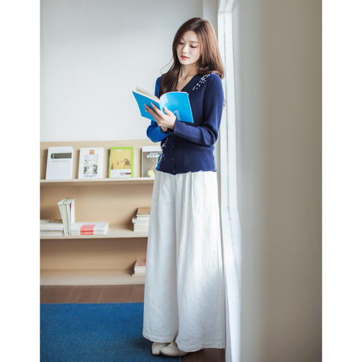 【林栖设计小店】【林栖推荐】蓝色落英缤纷多色拼接绵羊毛针织绣花开衫N1961361 商品图6