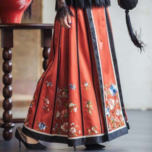 【林栖设计小店】【现货】拍行古董复现|丝棉缎砖红色绣花新中式改良马面裙1961101 商品图0