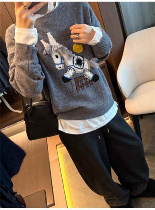 🥰【元气小马重工刺绣新年款羊毛衫92119】✅  宽松的版型设计不挑人穿~既能包容腰腹赘肉又不会显得臃中拖沓✅  一眼爱上的重工毛衣针织衫！ 马到成功，马年必备！ 商品图5
