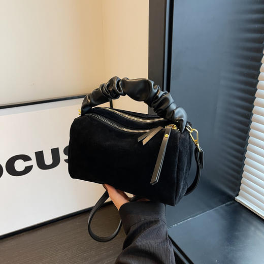 ✨可斜挎可手提，简直是秋冬穿搭的质感王炸！【麂皮绒小方包3031】💖复古绒面自带高级滤镜，轻松为你的每一套look注入时髦氛围，出街回头率拉满～ 商品图6