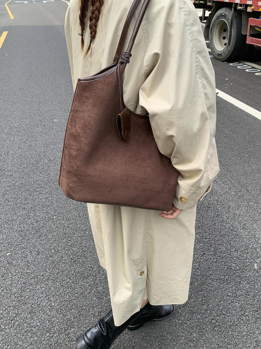 ✨复古磨砂托特包，背出高级感～【极简托特包1066 】💖最近通勤背这只复古磨砂托特包，真的超有感觉，日常装电脑、钱包、水杯完全没问题，容量刚刚好 商品图5