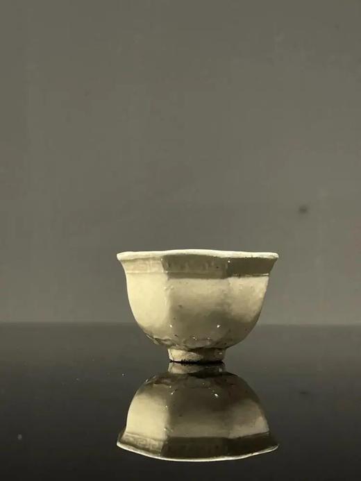 磁州窑白釉印花莲瓣纹八方杯，顺丰包邮 商品图1