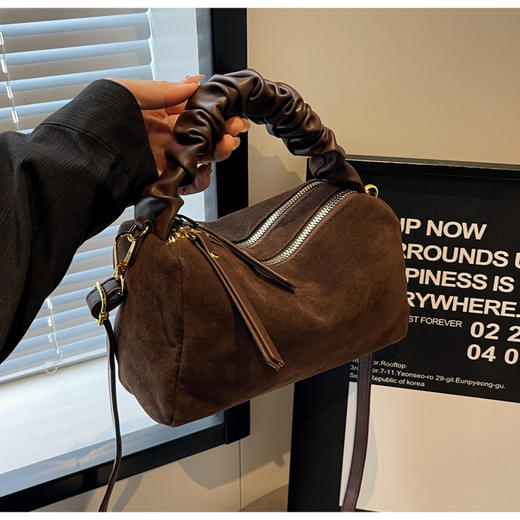 【冬日麂皮绒包包大合集】柔光绒面， 复古又利落，随手一放都有型，手提包、斜挎包、腋下包随心选，到手仅需59.9-69.9元 商品图8