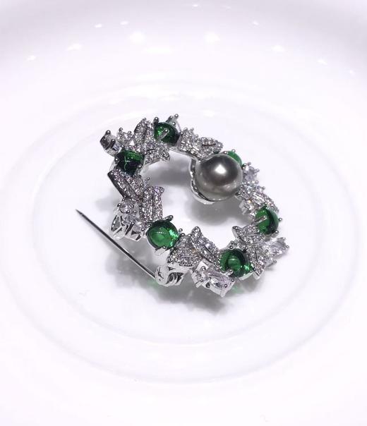 【私席真珠·新年盛宴】大溪地珍珠胸针 合金镶嵌锆石8-9mm 近圆 商品图2